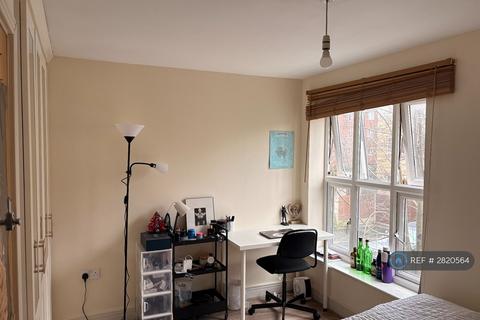 1 bedroom in a house share to rent, Franklin Place, London, SE13