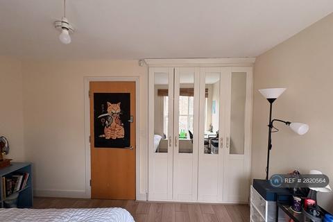 1 bedroom in a house share to rent, Franklin Place, London, SE13