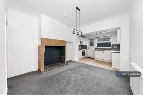3 bedroom terraced house to rent, School Terrace, Huddersfield, HD8