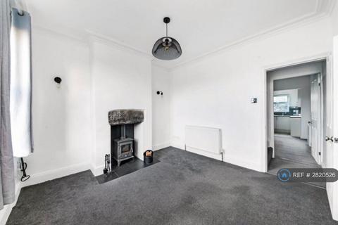3 bedroom terraced house to rent, School Terrace, Huddersfield, HD8