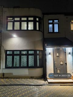 4 bedroom terraced house to rent, Rosslyn Avenue, Dagenham, RM8