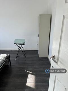 4 bedroom terraced house to rent, Rosslyn Avenue, Dagenham, RM8