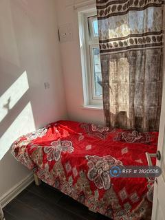 4 bedroom terraced house to rent, Rosslyn Avenue, Dagenham, RM8