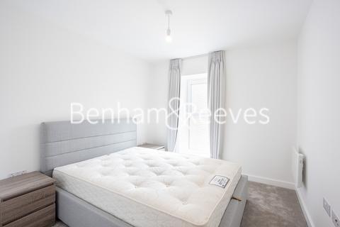 2 bedroom apartment to rent, Commander Avenue, East Drive NW9