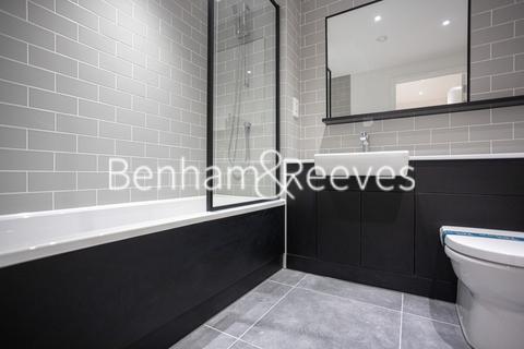 2 bedroom apartment to rent, Commander Avenue, East Drive NW9