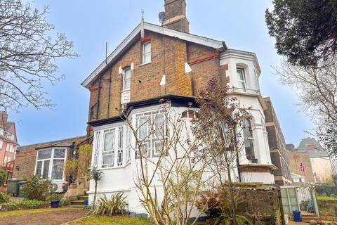 1 bedroom flat for sale, Cheviot Lodge, 100 Eglinton Hill, Shooters Hill, London, SE18 3DY