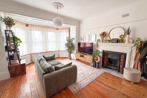 1 bedroom flat for sale, Cheviot Lodge, 100 Eglinton Hill, Shooters Hill, London, SE18 3DY