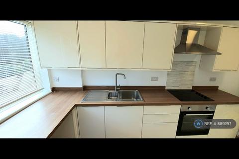 2 bedroom maisonette to rent, Swift Road, Southampton, SO19