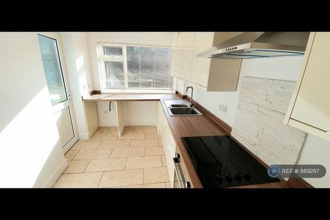 2 bedroom maisonette to rent, Swift Road, Southampton, SO19