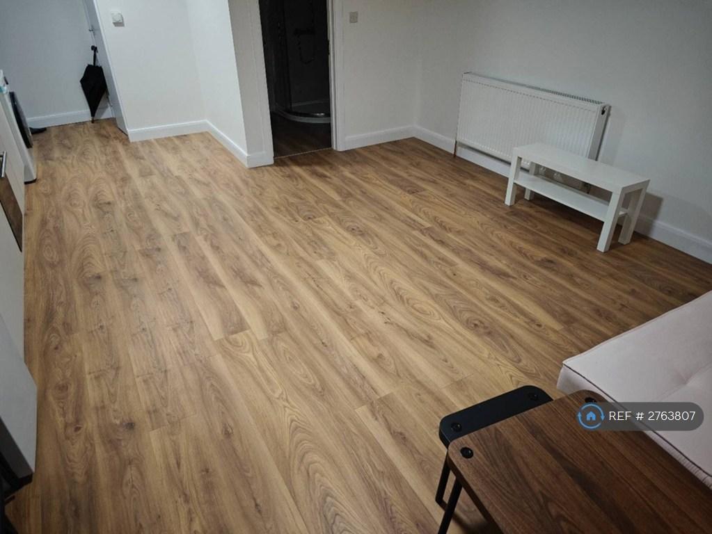 Living Room/Kitchen