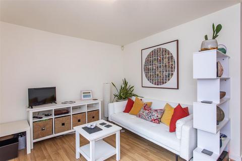 2 bedroom flat for sale, Treby Street, Mile End, E3