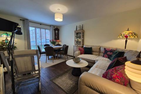 2 bedroom flat for sale, The Mall, Dunstable LU5