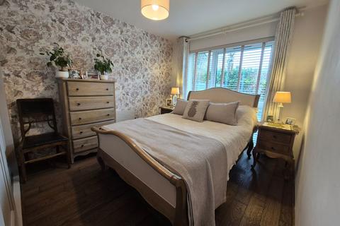 2 bedroom flat for sale, The Mall, Dunstable LU5