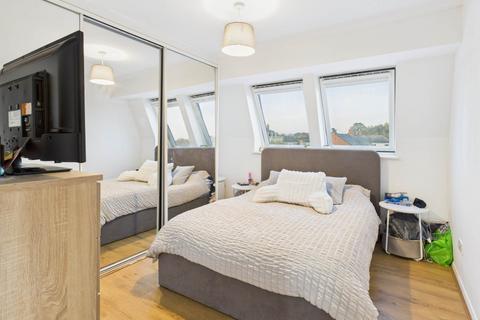 2 bedroom flat to rent, Dove House, Aylesbury HP19