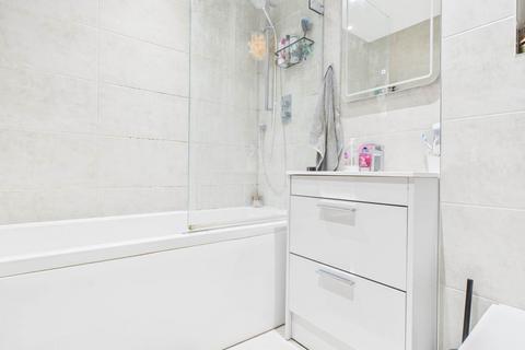 2 bedroom flat to rent, Dove House, Aylesbury HP19
