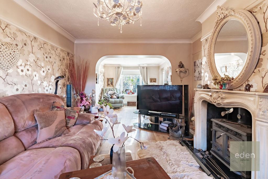 Lounge/Family Room