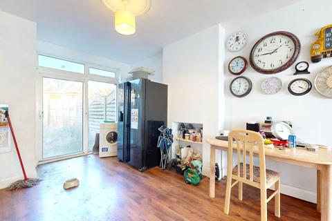 4 bedroom end of terrace house for sale, 94 Shell Road, Ladywell, SE13 7DF