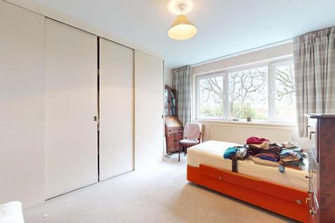 2 bedroom flat for sale, Flat 6 The Chestnuts, Great North Road, East Finchley, N2 0PA