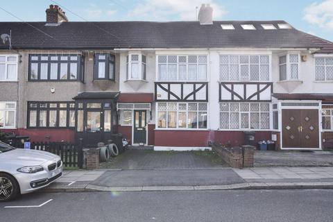4 bedroom terraced house to rent - Bishops Avenue, Romford, RM6
