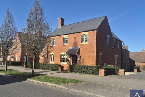 3 bedroom detached house for sale, Poppyfields Way, Northamptonshire NN13