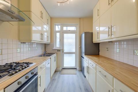 4 bedroom terraced house to rent, Pascoe Road, Hither Green, SE13