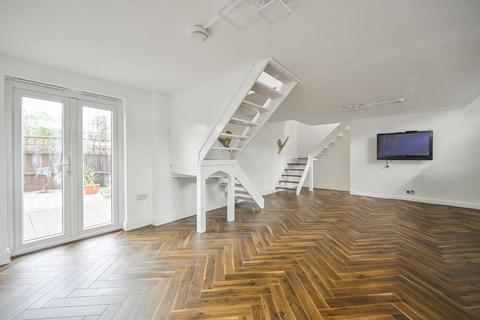 3 bedroom flat to rent, St Johns Road, Walthamstow, London, E17