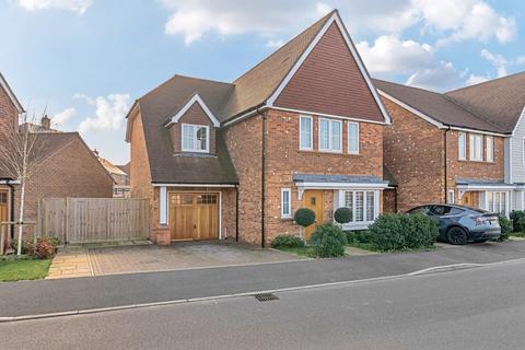 4 bedroom link detached house for sale, Lorimer Avenue, Cranleigh, GU6