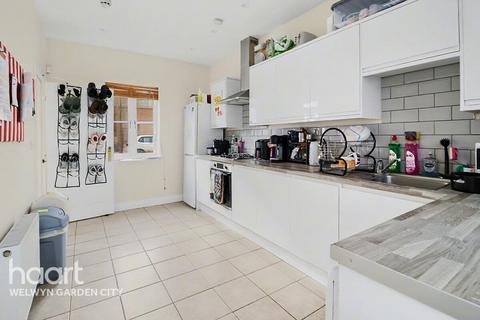 5 bedroom end of terrace house for sale, Fillingham Way, Hatfield