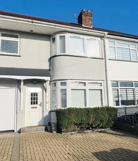 3 bedroom terraced house to rent, Lewins Way, SLOUGH