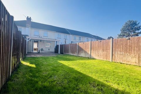 3 bedroom terraced house to rent, Lewins Way, SLOUGH