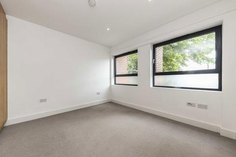 undefined, High Street, Feltham TW13