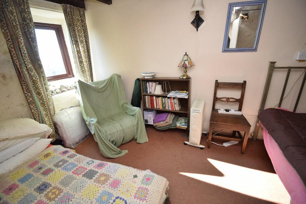 Bedroom 1.JPG