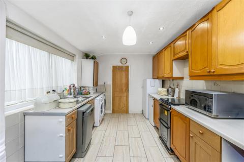 2 bedroom flat for sale, Haroldstone Road, Walthamstow