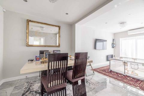 3 bedroom semi-detached house for sale, Farnham Royal SL2