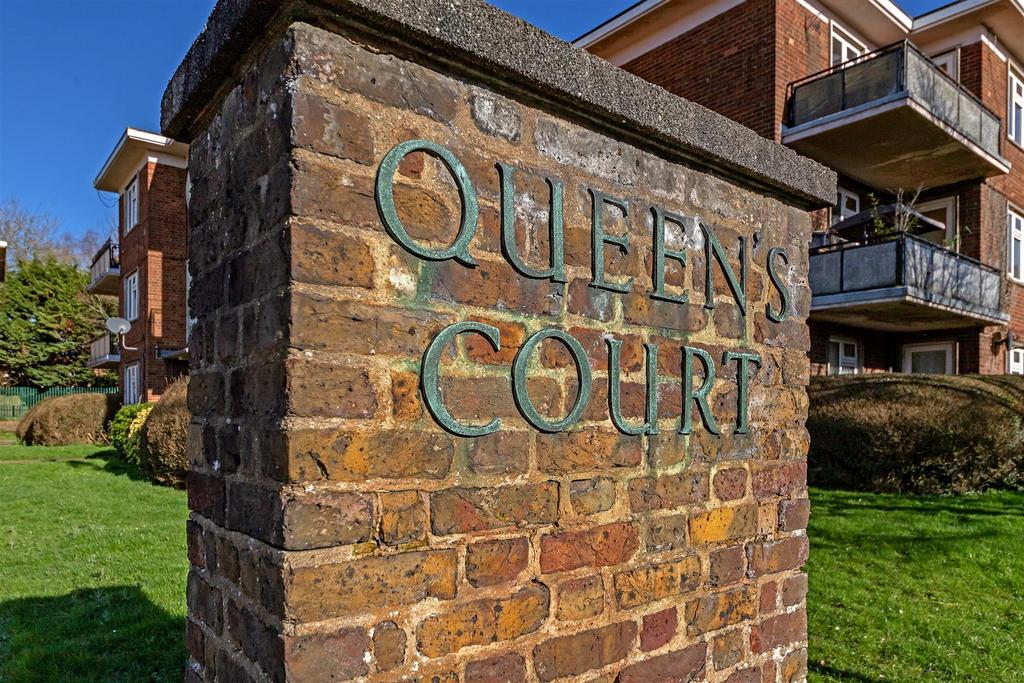 35 Queens Court-6.jpg
