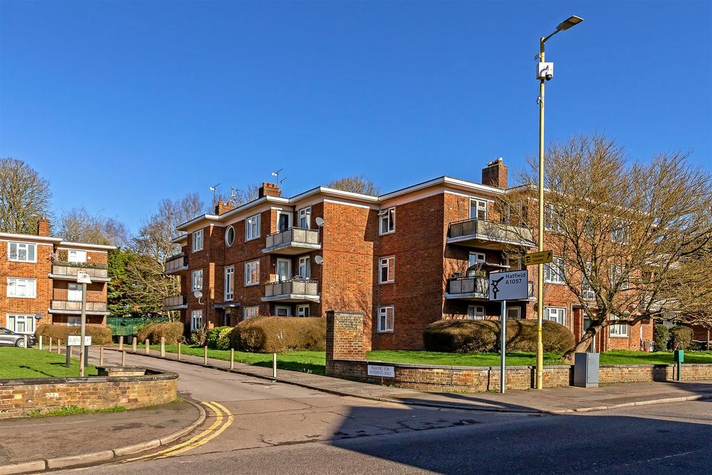 35 Queens Court-3.jpg