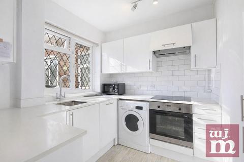 2 bedroom flat to rent, Whisperwood Close, Harrow Weald, HA3
