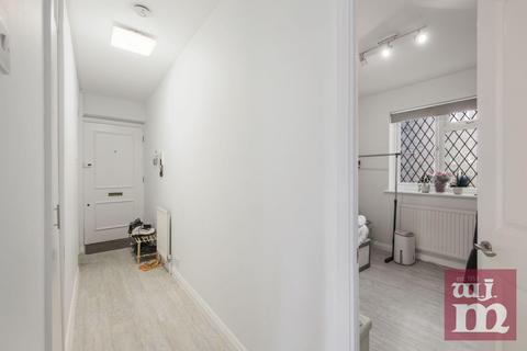 2 bedroom flat to rent, Whisperwood Close, Harrow Weald, HA3