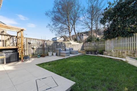 3 bedroom semi-detached house for sale, Warneford Road, Huddersfield