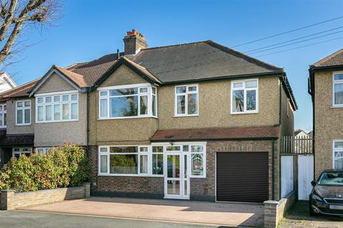 Lynwood Drive, Worcester Park KT4