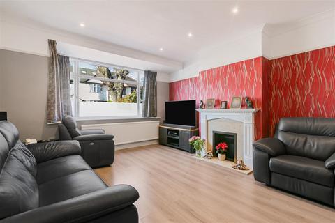 undefined, Lynwood Drive, Worcester Park KT4