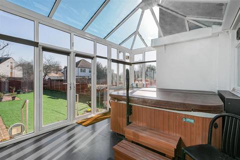 undefined, Lynwood Drive, Worcester Park KT4