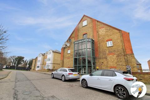 1 bedroom flat to rent, Clifton Road, Gravesend, Kent, DA11