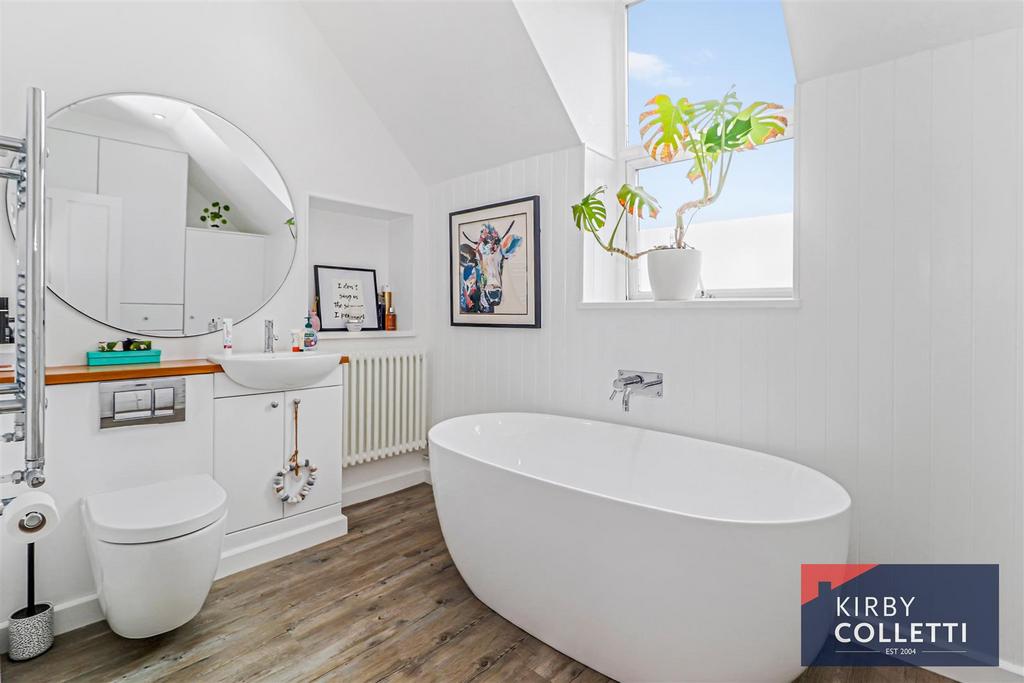 Bath/shower room