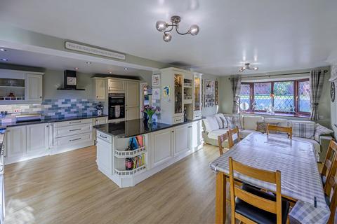 4 bedroom detached house for sale, Glebelands, Bobbington, DY7 5DL