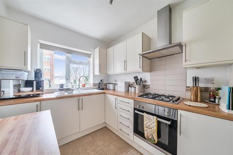 undefined, Portsmouth Road, Surbiton
