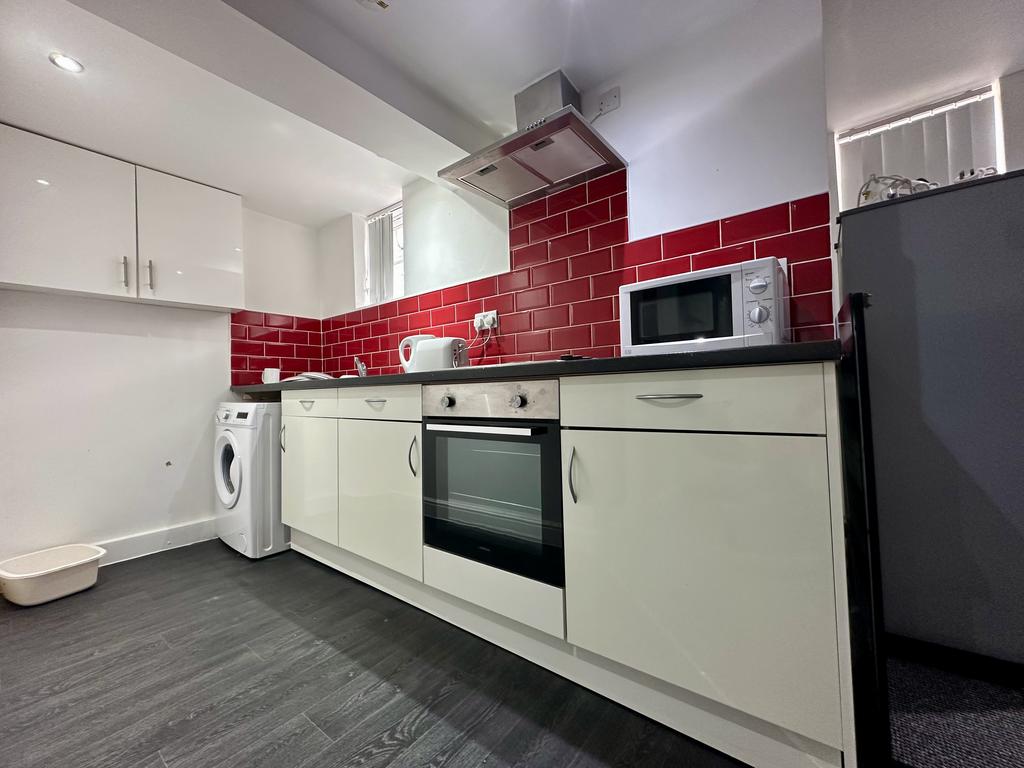Apartment in Leeds, West Yorkshire - View 2