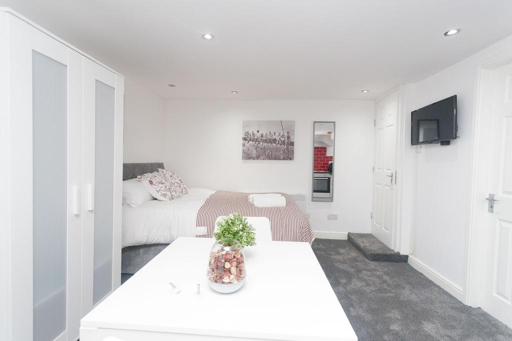 Apartment in Leeds, West Yorkshire - View 4