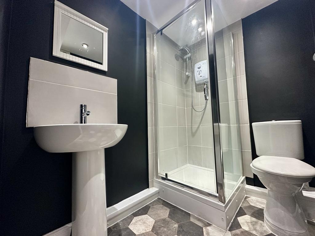 Apartment in Leeds, West Yorkshire - View 5