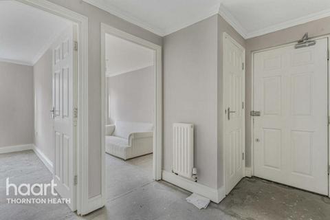 2 bedroom flat for sale, Bungalow Road, LONDON